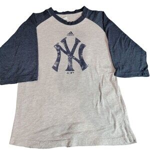 MLB New York Yankees Adidas youth gray,medium three-quarter length sleeves.